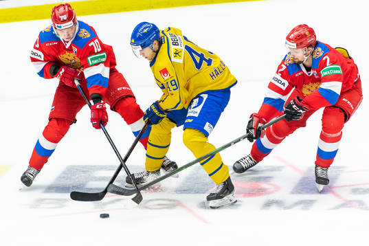 Zakhar Bardakov and Sergei Zborovsky of Russia compete for