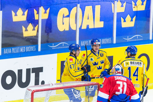 Emil Pettersson of Sweden celebrates with Pontus Holmberg