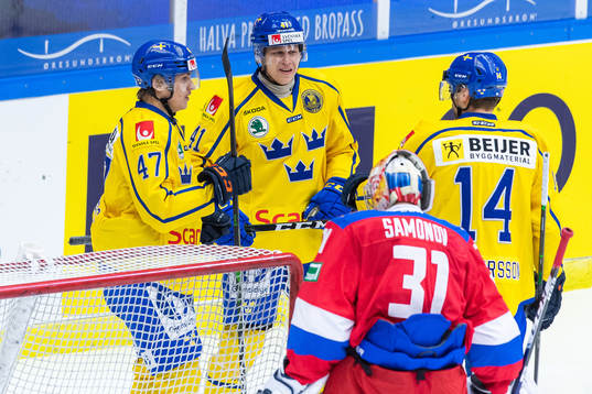 Emil Pettersson of Sweden celebrates with Pontus Holmberg