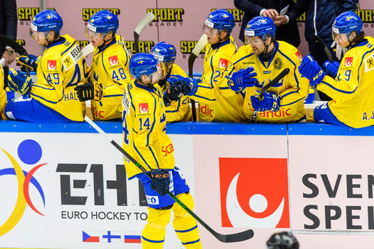 Emil Pettersson of Sweden celebrates with his teammates
