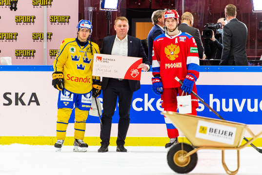 Andreas Wingerli of Sweden and Vasily Podkolzin of Russia