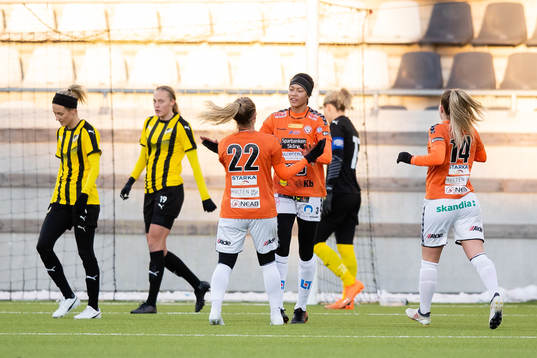 Kristianstads Sveindis Jane Jonsdottir jublar med