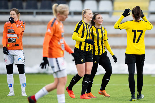 Häckens Johanna Rytting Kaneryd jublar med Stina