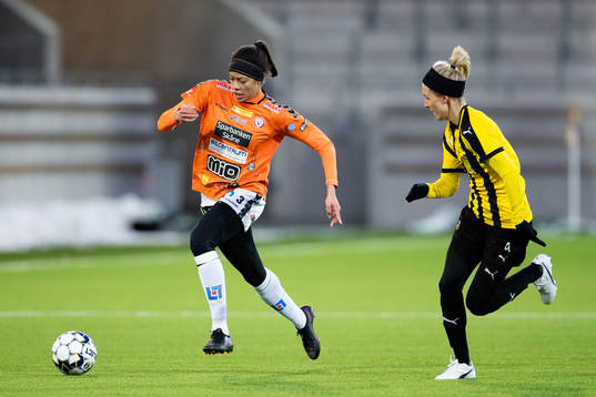 Kristianstads Sveindis Jane Jonsdottir och Häckens Emma