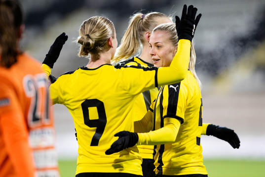 Häckens Filippa Curmark och Lotta Ökvist jublar