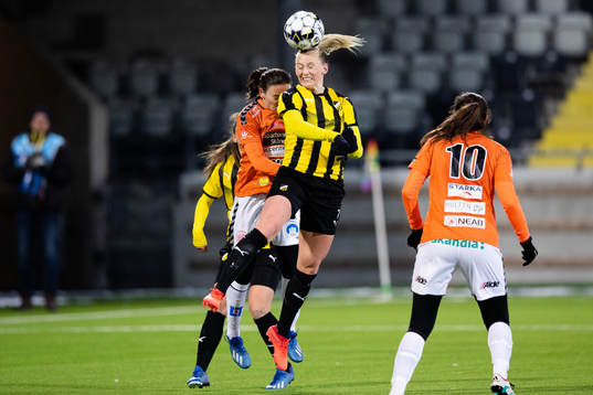 Häckens Stina Blackstenius med en nick
