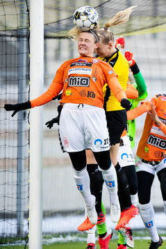 Kristianstads Maja Bodin nickar undan en hörna