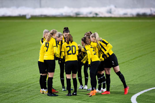 Häcken samlade innan andra halvlek av träningsmatchen i
