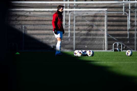 Helsingborgs Brandur Hendriksson Olsen värmer upp