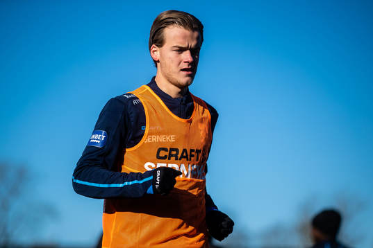 IFK Göteborg August Erlingmark värmer upp