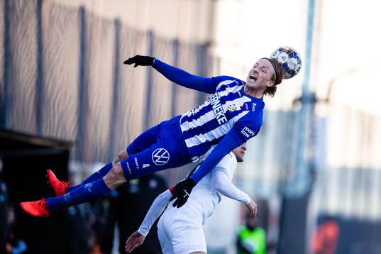 IFK Göteborg Calle Johansson i duell mot Helsingborgs
