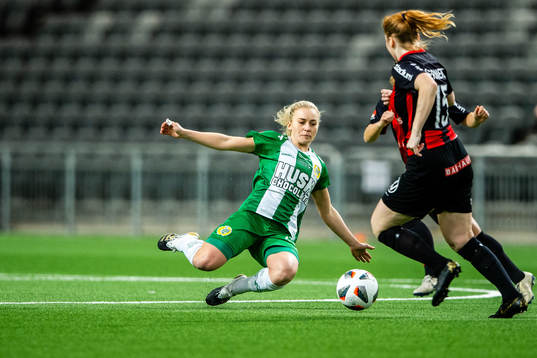 Hammarbys Ellen Gibson  och Brommapojkarnas Wilma Wärulf