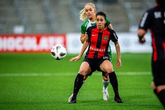 Brommapojkarnas Tempest-Marie Norlin och Hammarbys Matilda