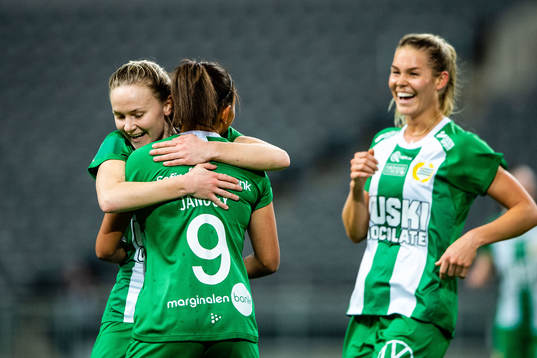 Hammarbys Madelen Janogy jublar med lagkamrater