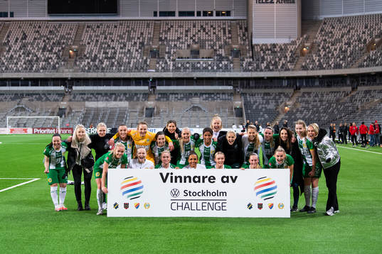 Hammarbys spelare jublar