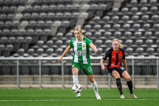 Hammarbys Ellika Holmberg och Brommapojkarnas Maja Wiklander
