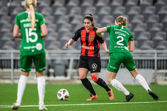 Brommapojkarnas Daniella Famili och Hammarbys Eva Nyström