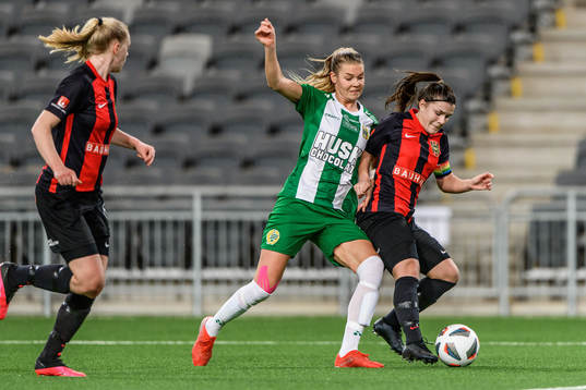 Hammarbys Nina Jakobsson och Brommapojkarnas Alexsandra