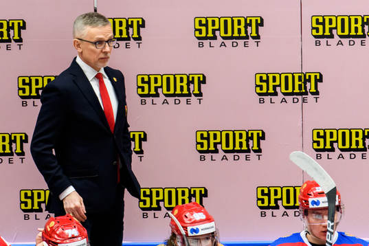 Head coach Igor Larionov of Russia