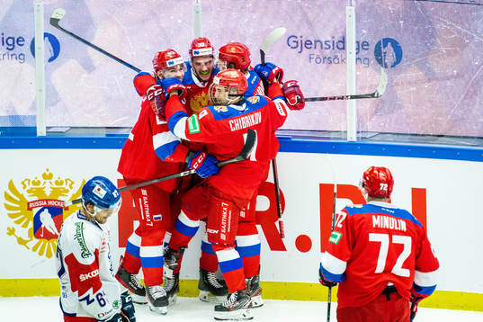 Players of Russia celebrates