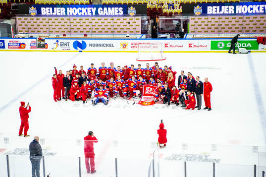 Players of Russia celebrates