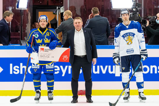 Max Friberg of Sweden and Markus Nurmi of Finland i awarded