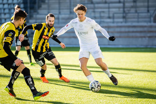 Örgrytes Herman Sjögrell  och Häckens Oskar Sverrisson