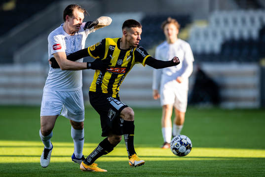 Örgrytes Marcus Haglind Sangré  och Häckens Ali Youssef