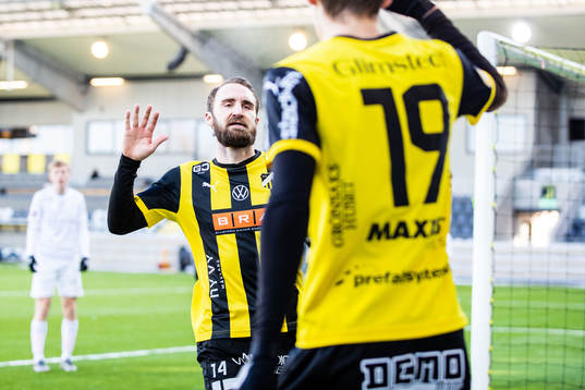 Häckens Oskar Sverrisson jublar