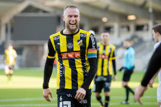 Häckens Alexander Faltsetas jublar