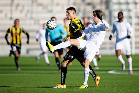 Häckens Leonardo Farah Sarin och Örgrytes Robin Glavak