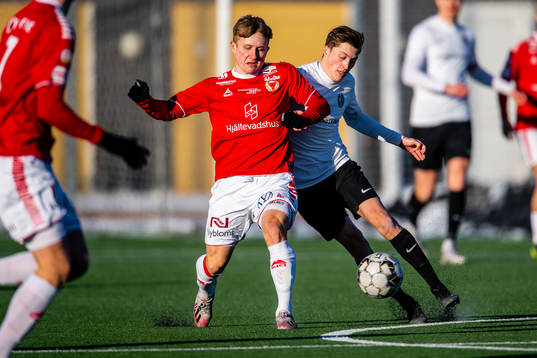 Kalmars Victor Backman och Landskronas Kevin Jensen