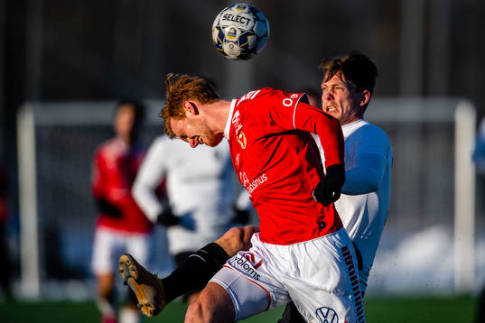 Kalmars Viktor Krüger och Landskronas Robin Hofsö
