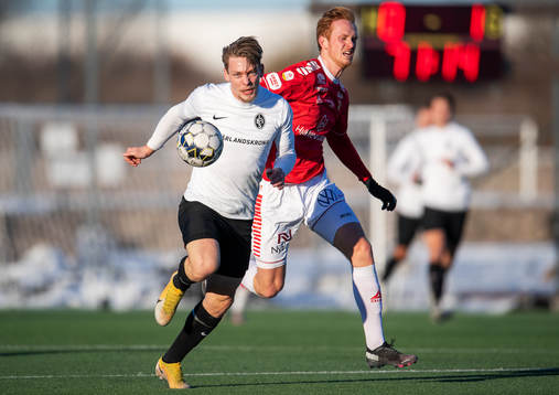 Landskronas Robin Hofsö och Kalmars Viktor Krüger
