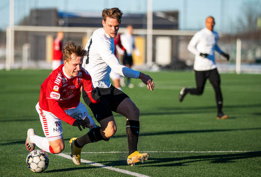 Landskronas Robin Hofsö och Kalmars Victor Backman