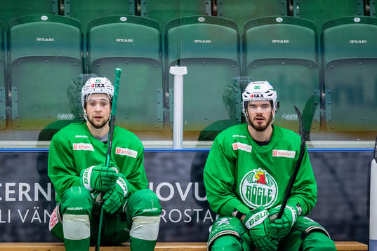 Rögles Lucas Ekeståhl Jonsson och Eric Gelinas