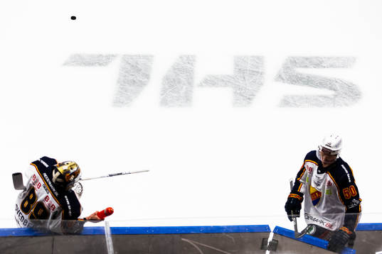 Djurgårdens målvakt Niklas Svedberg och Tobias Ekberg