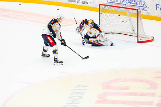 Djurgårdens Marcus Högström och målvakt Niklas Svedberg