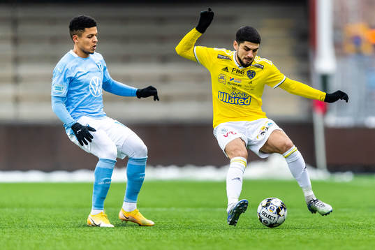 Malmö FFs Romain Gall och Falkenbergs Mahmut Özen
