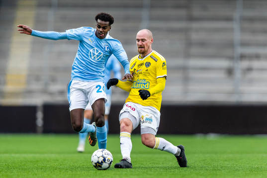 Malmö FFs Mubaarak Nuh och Falkenbergs Christoffer Carlsson