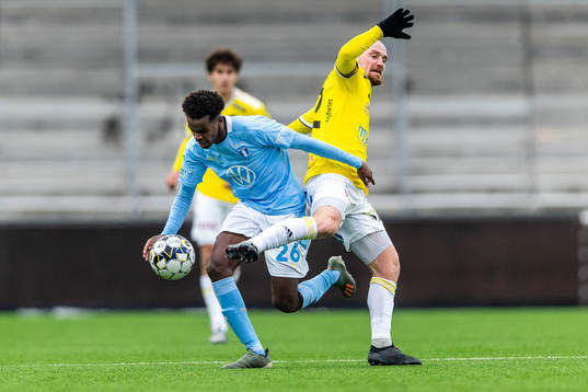 Malmö FFs Mubaarak Nuh och Falkenbergs Christoffer Carlsson