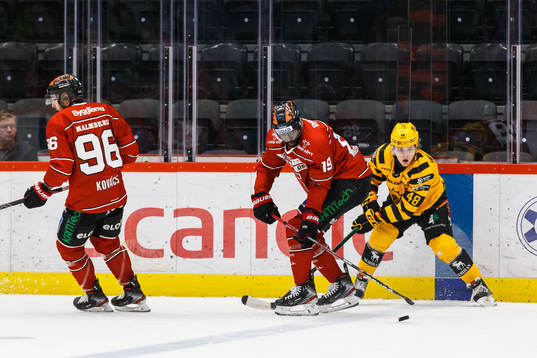 Örebros Daniel Muzito Bagenda och Skellefteås Jonatan