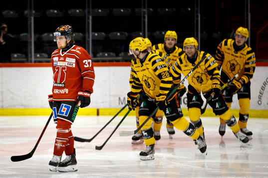Örebros Glenn Gustafsson deppar vid 0-1 målet
