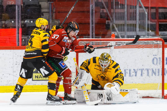 Örebros Glenn Gustafsson och Skellefteås målvakt Gustaf
