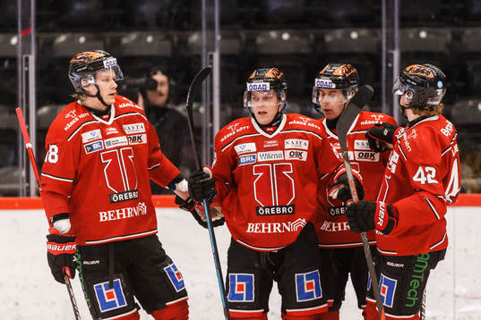 Örebros Joonas Rask jublar med lagkamrater