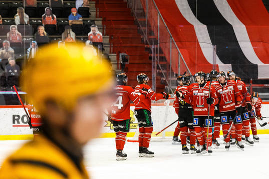 Örebros spelare jublar