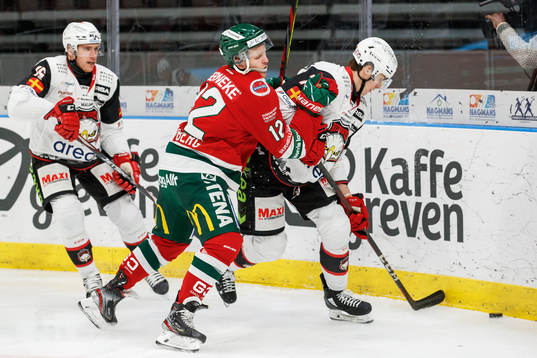 Frölundas Max Friberg och Malmö Redhawks Adam Ollas