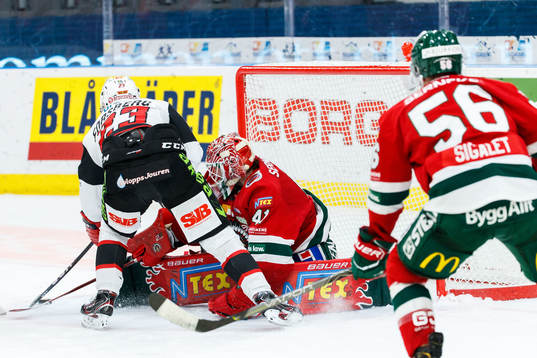 Malmö Redhawks Christoffer Forsberg gör 1-2 bakom