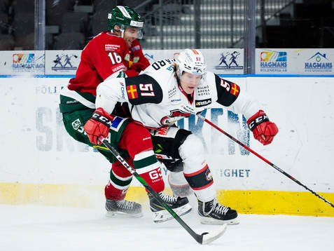 Frölundas Stefan Elliot och Malmö Redhawks Emil Sylvegård
