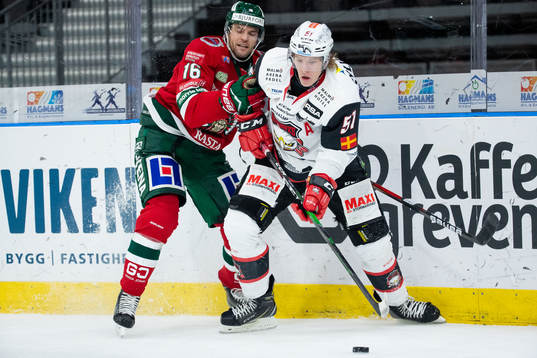 Frölundas Stefan Elliot och Malmö Redhawks Emil Sylvegård